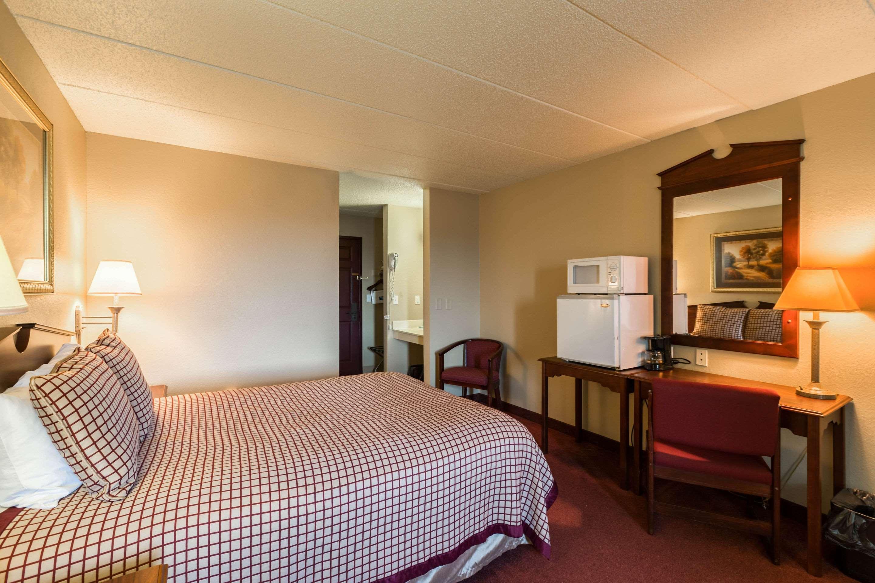 Rodeway Inn Norfolk Esterno foto